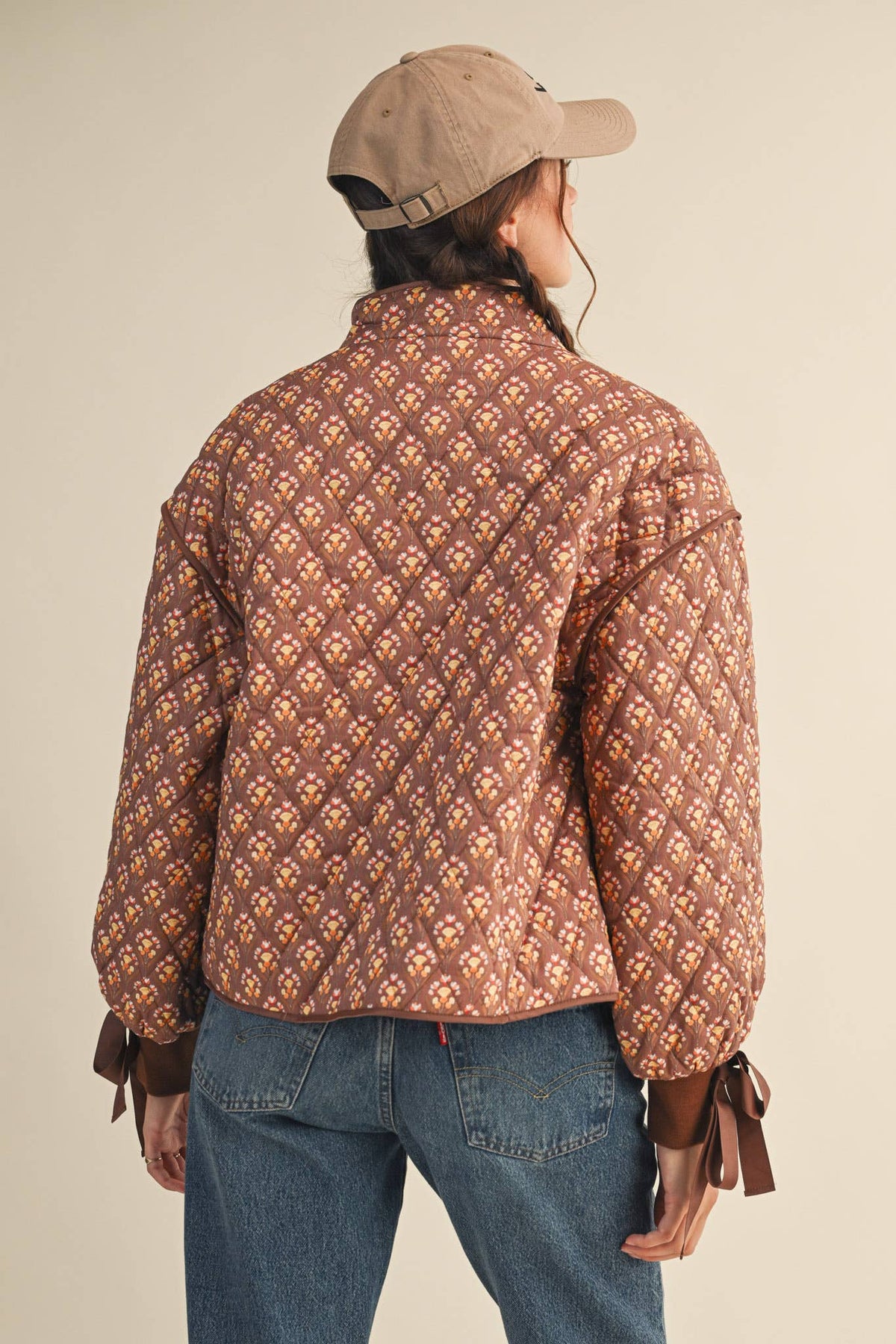 FLORAL QUILTED JACKET WITH RIBBON SLEEVE DETAIL MJK4432: Amber Multi Floral / S