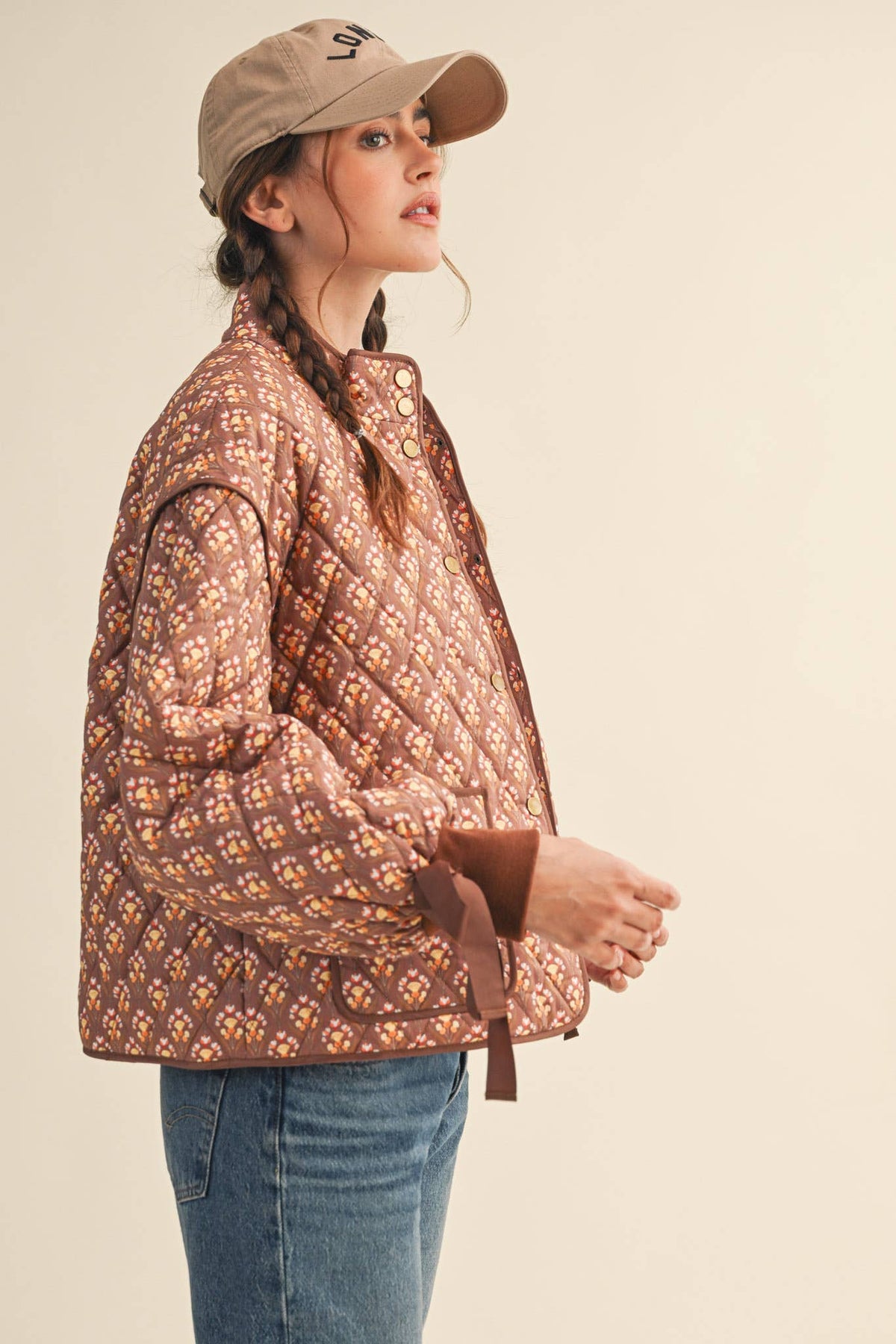 FLORAL QUILTED JACKET WITH RIBBON SLEEVE DETAIL MJK4432: Amber Multi Floral / S