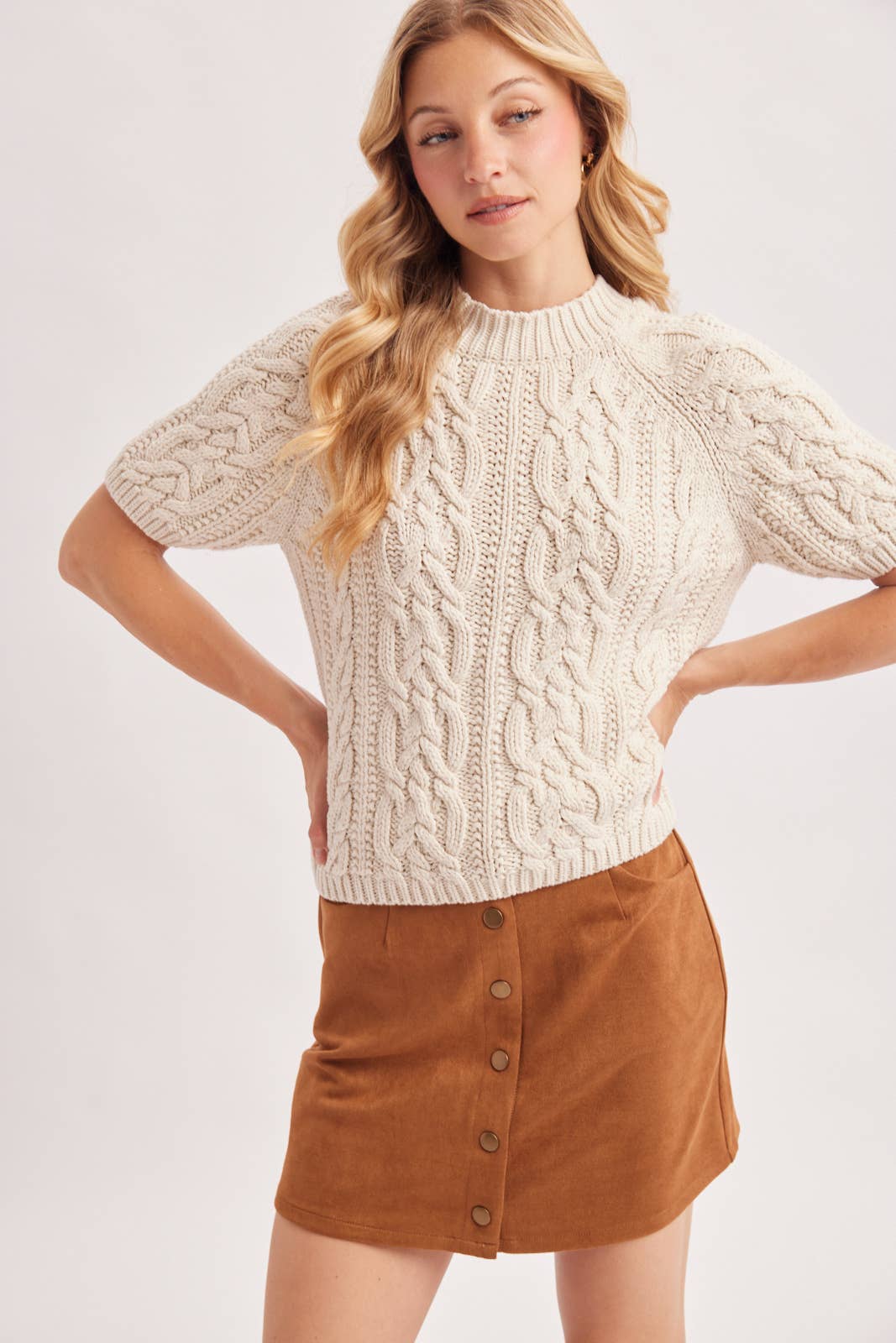 CABLE KNIT SHORT-SLEEVED SWEATER: NATURAL