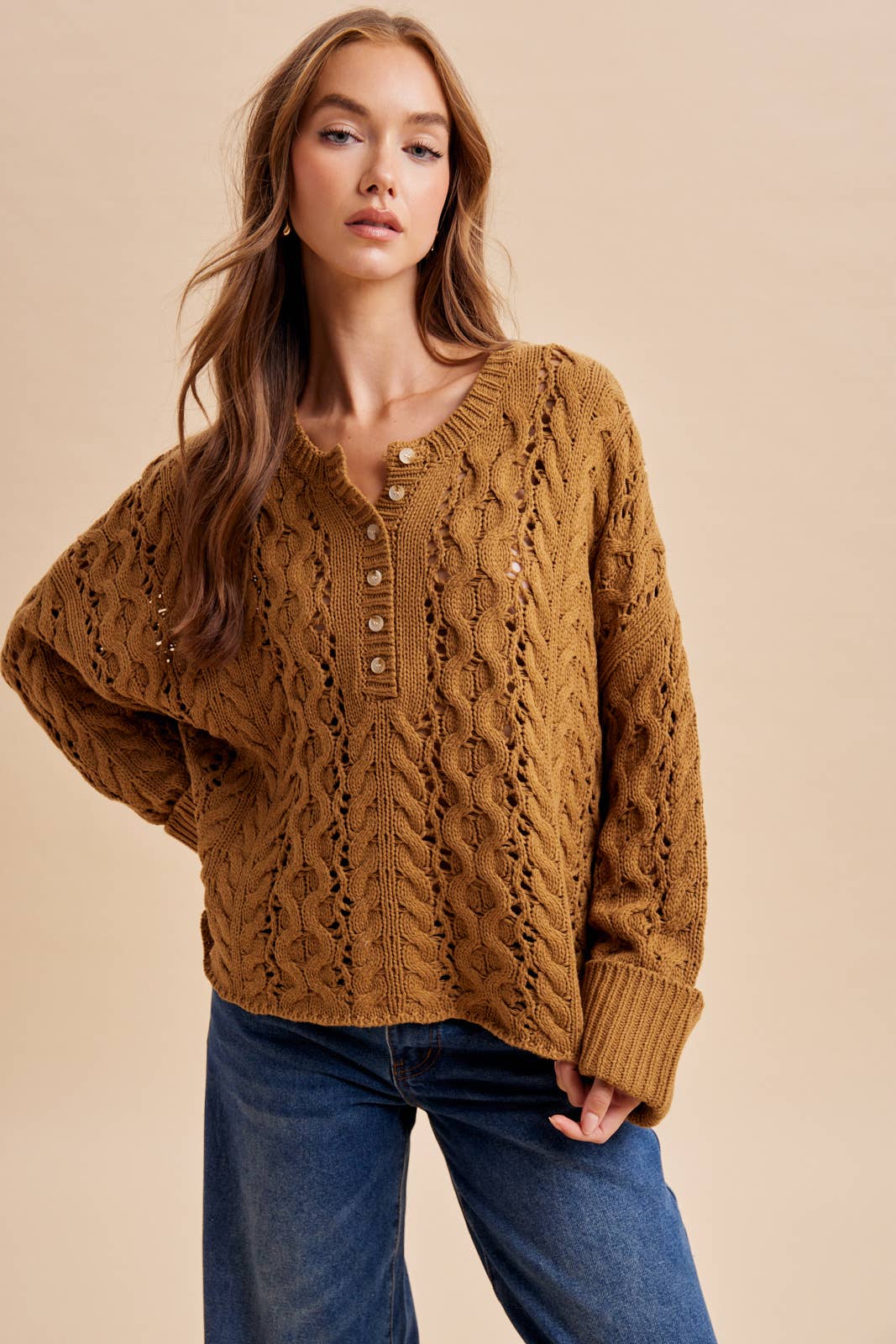 CHUNKY KNIT HENLEY SWEATER: CAMEL