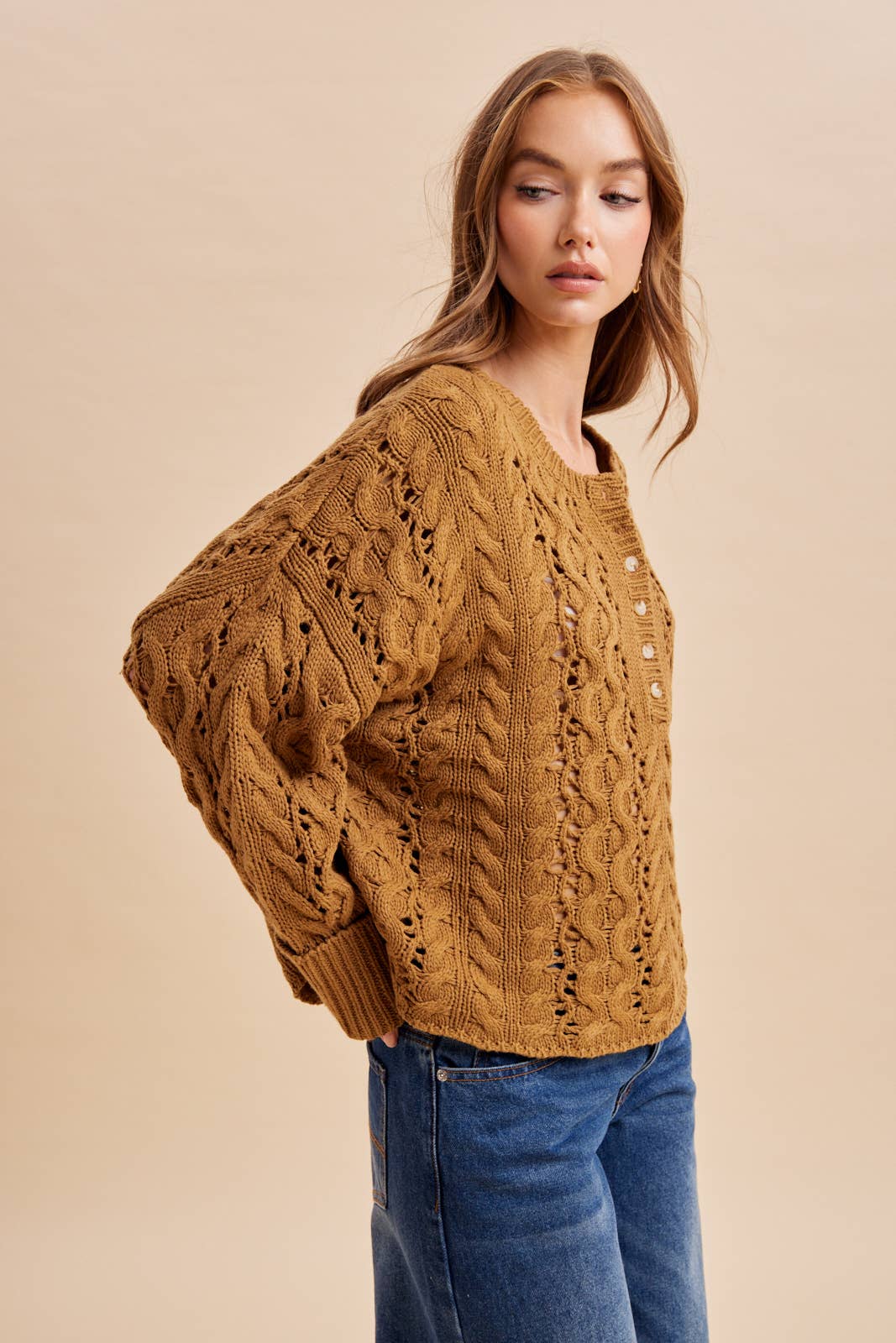 CHUNKY KNIT HENLEY SWEATER: CAMEL