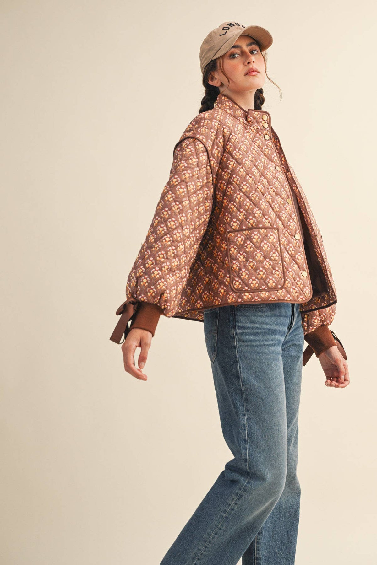 FLORAL QUILTED JACKET WITH RIBBON SLEEVE DETAIL MJK4432: Amber Multi Floral / S