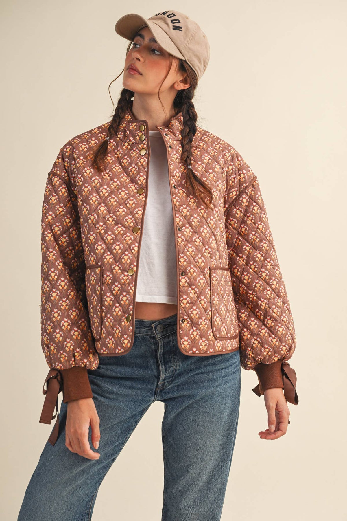 FLORAL QUILTED JACKET WITH RIBBON SLEEVE DETAIL MJK4432: Amber Multi Floral / S