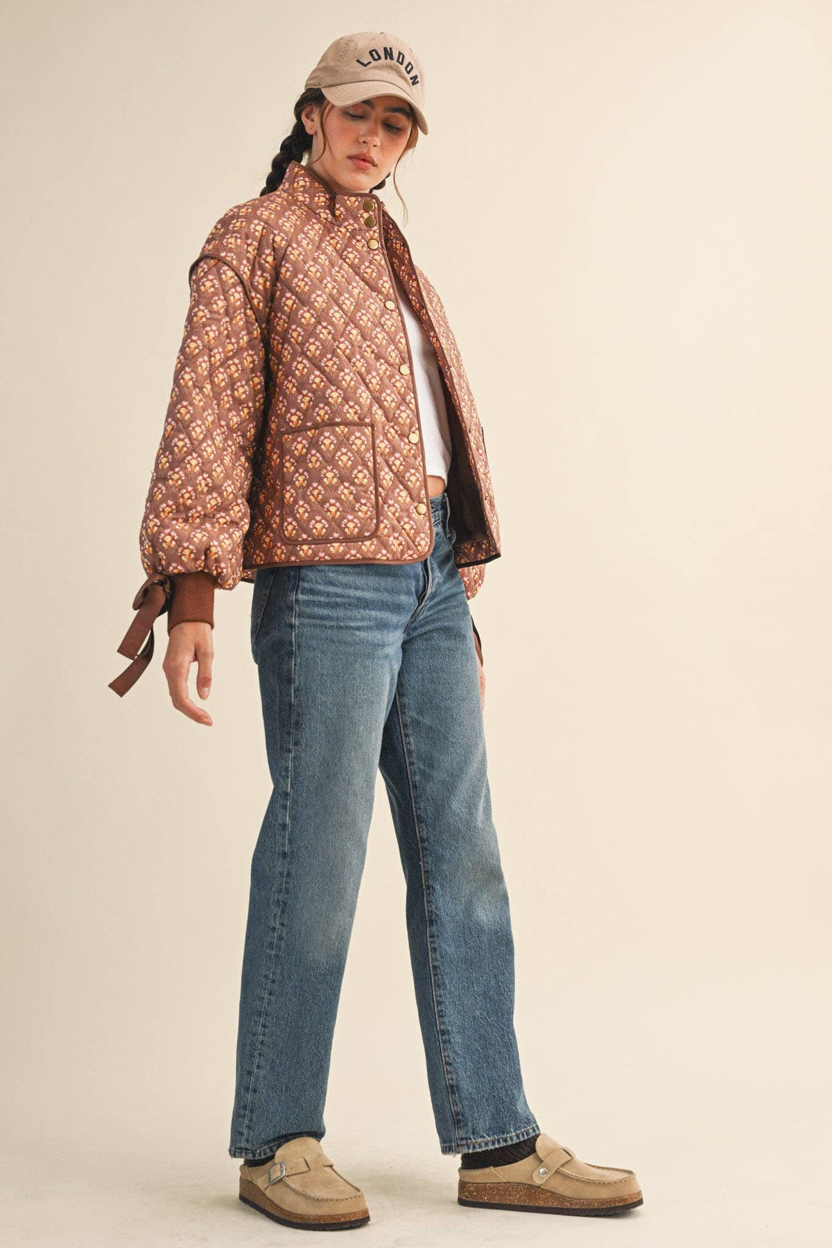 FLORAL QUILTED JACKET WITH RIBBON SLEEVE DETAIL MJK4432: Amber Multi Floral / S