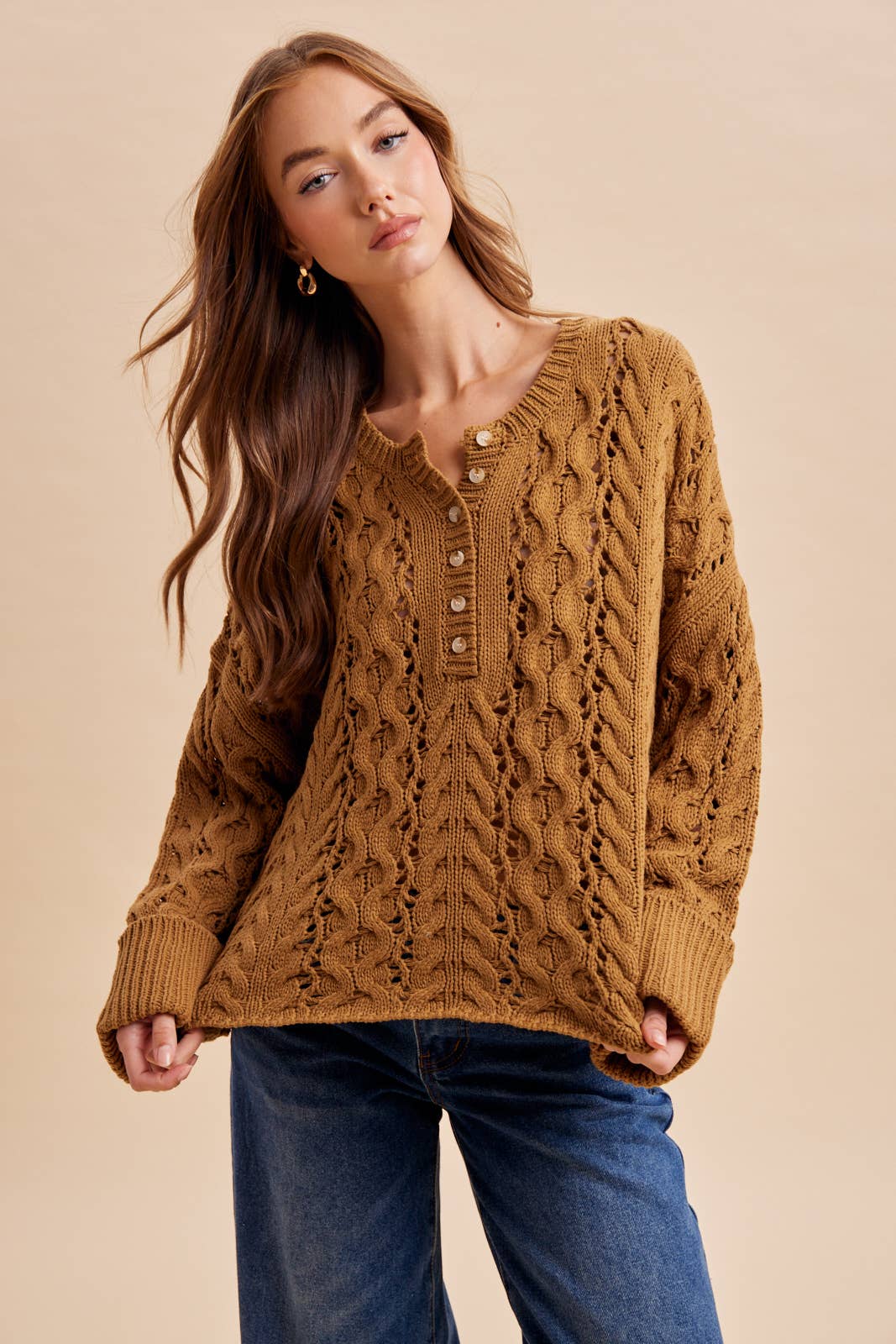 CHUNKY KNIT HENLEY SWEATER: CAMEL