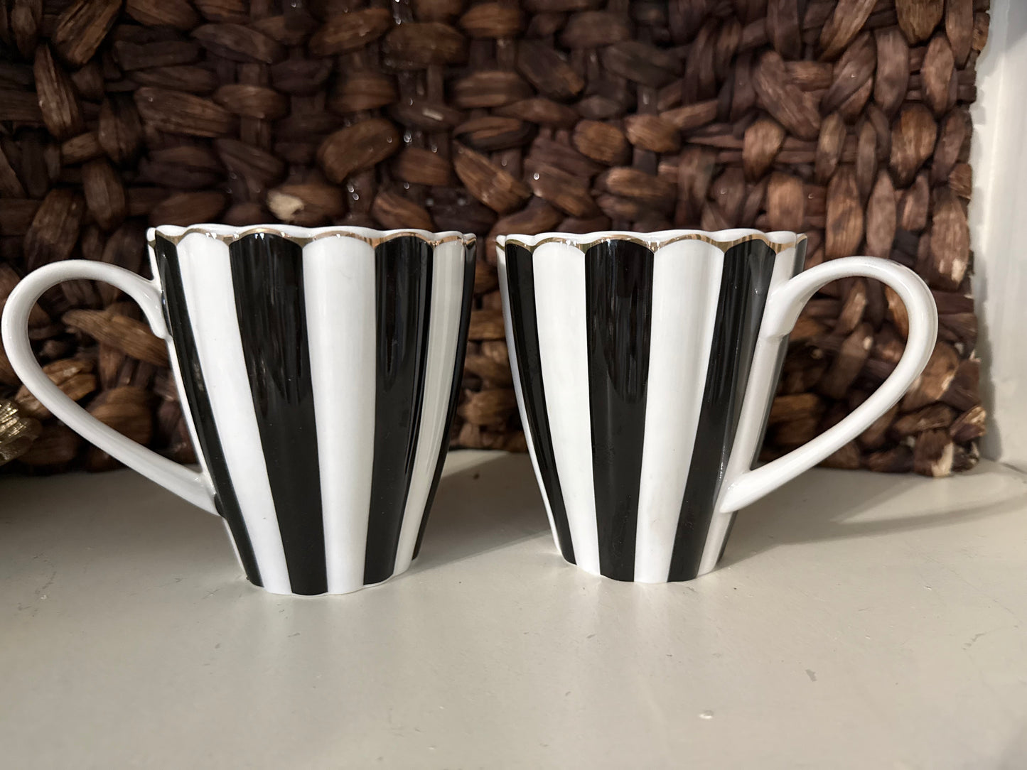 Black and White Mug Set