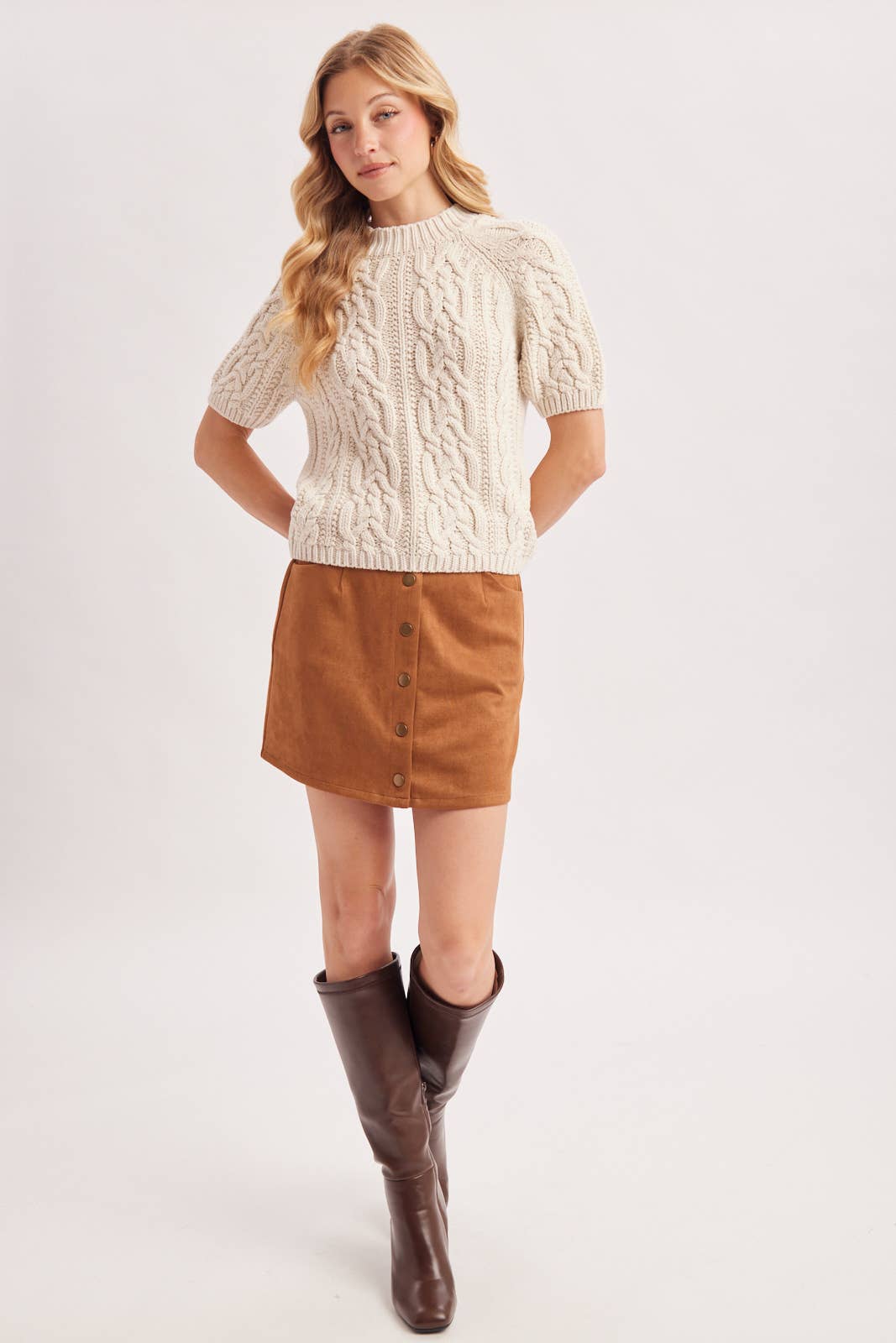 CABLE KNIT SHORT-SLEEVED SWEATER: NATURAL