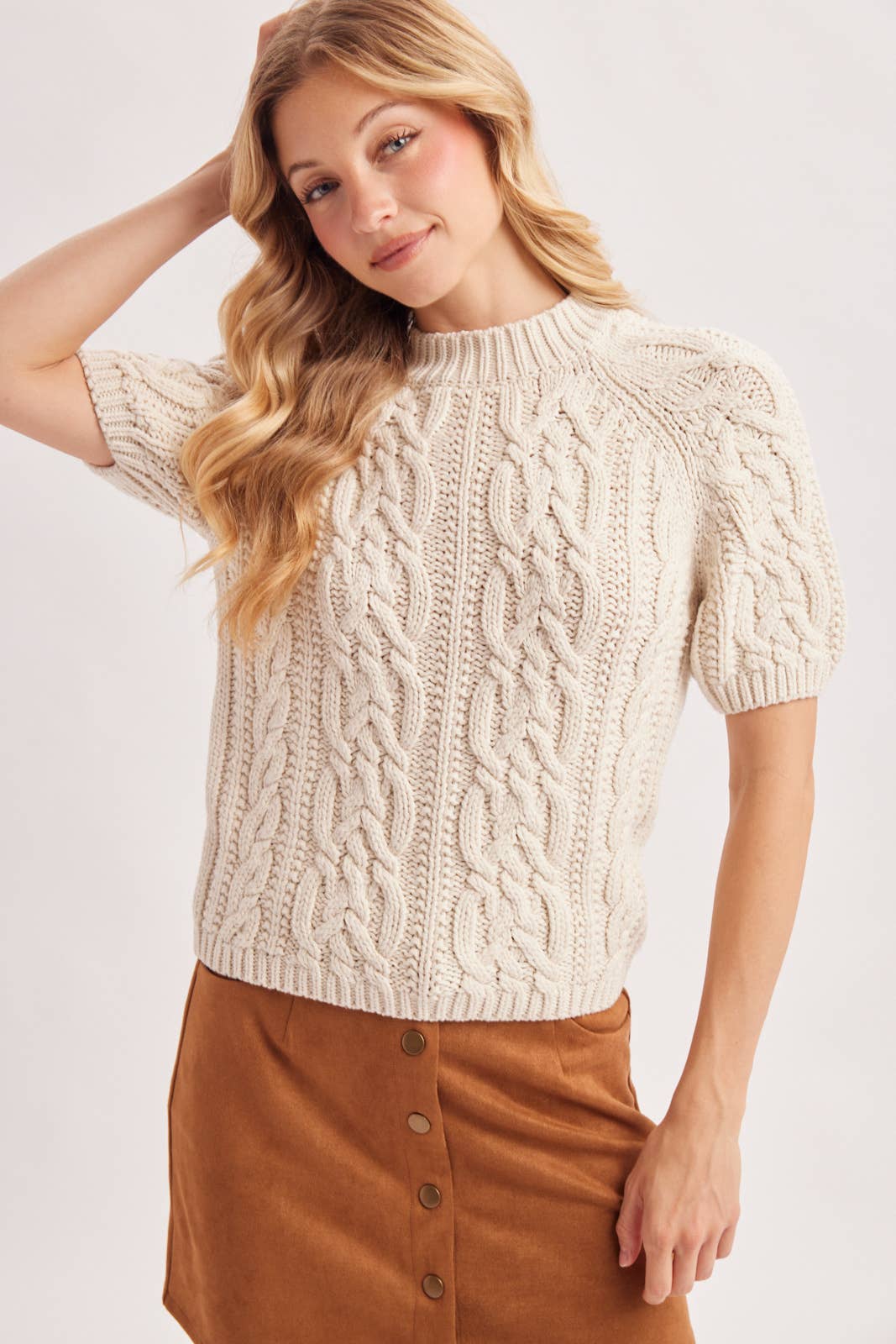 CABLE KNIT SHORT-SLEEVED SWEATER: NATURAL