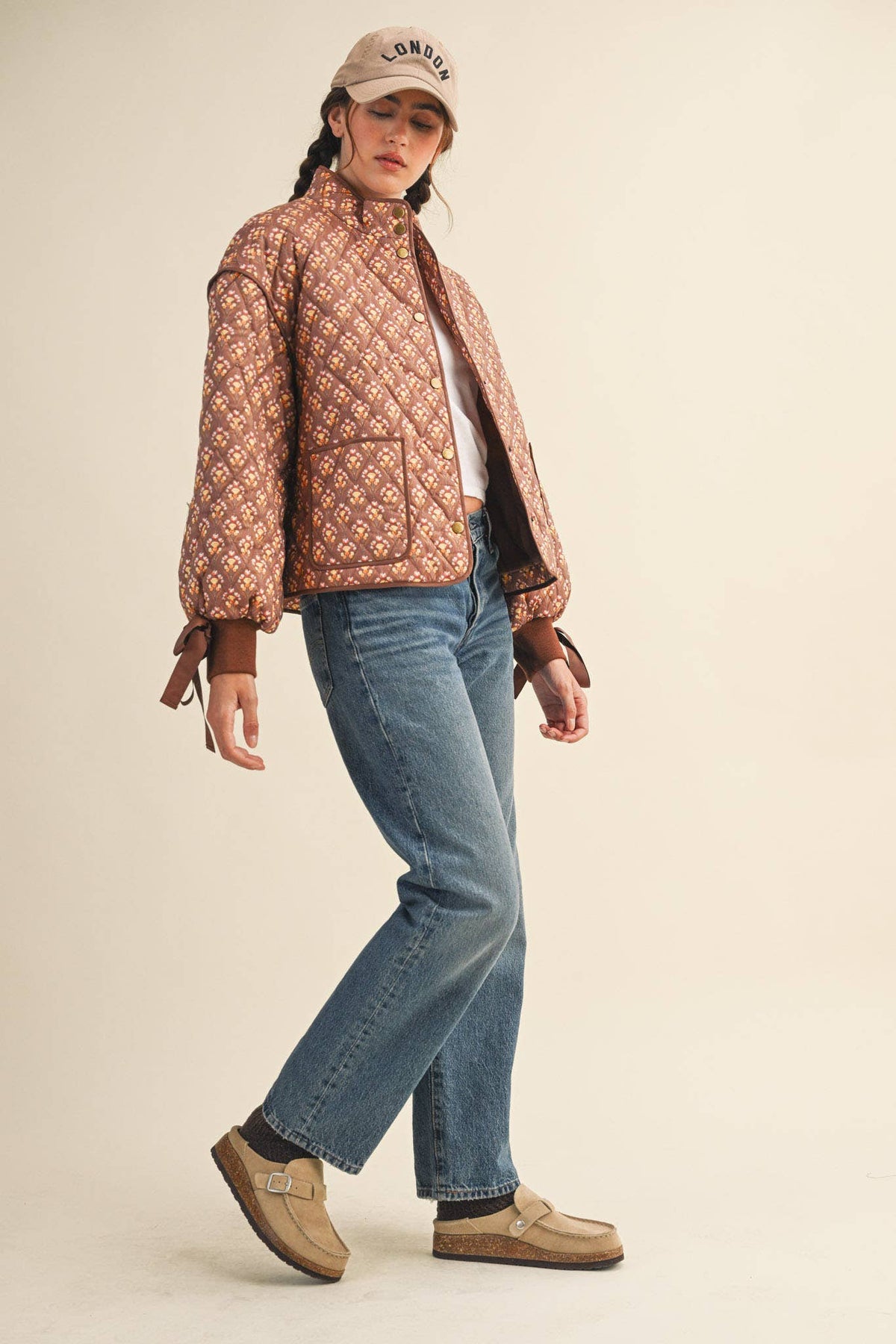 FLORAL QUILTED JACKET WITH RIBBON SLEEVE DETAIL MJK4432: Amber Multi Floral / S