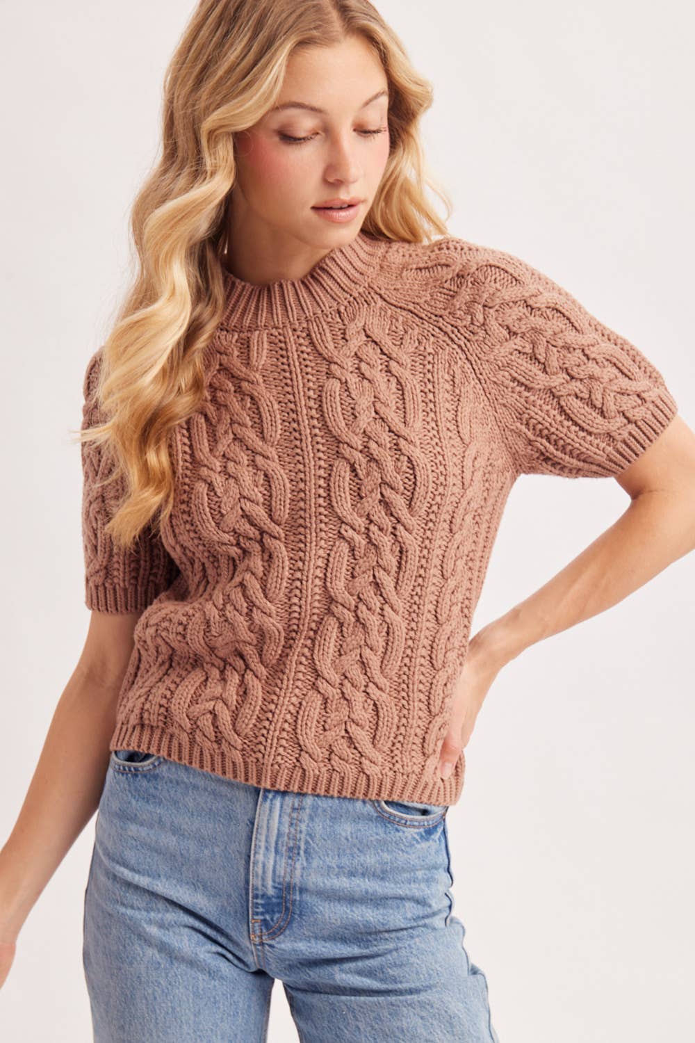 CABLE KNIT SHORT-SLEEVED SWEATER: NATURAL