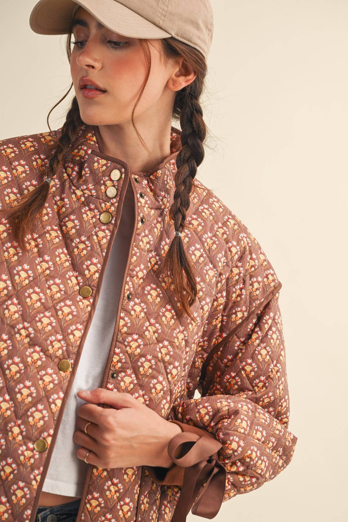 FLORAL QUILTED JACKET WITH RIBBON SLEEVE DETAIL MJK4432: Amber Multi Floral / S