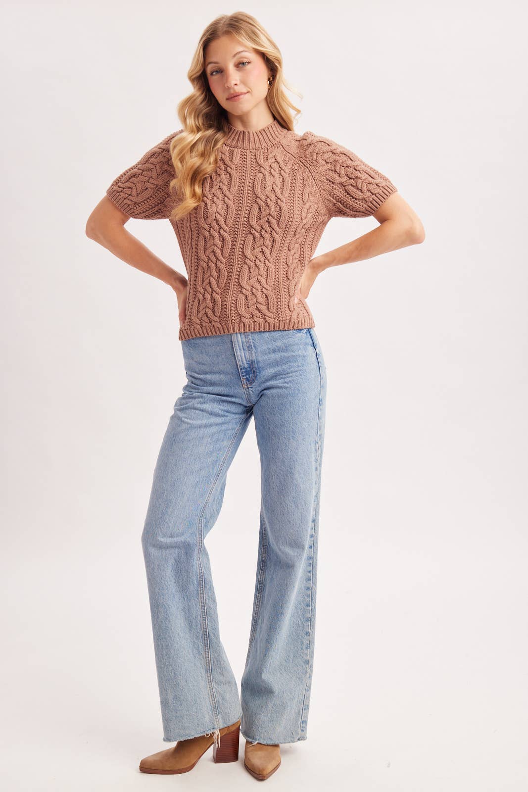 CABLE KNIT SHORT-SLEEVED SWEATER: NATURAL