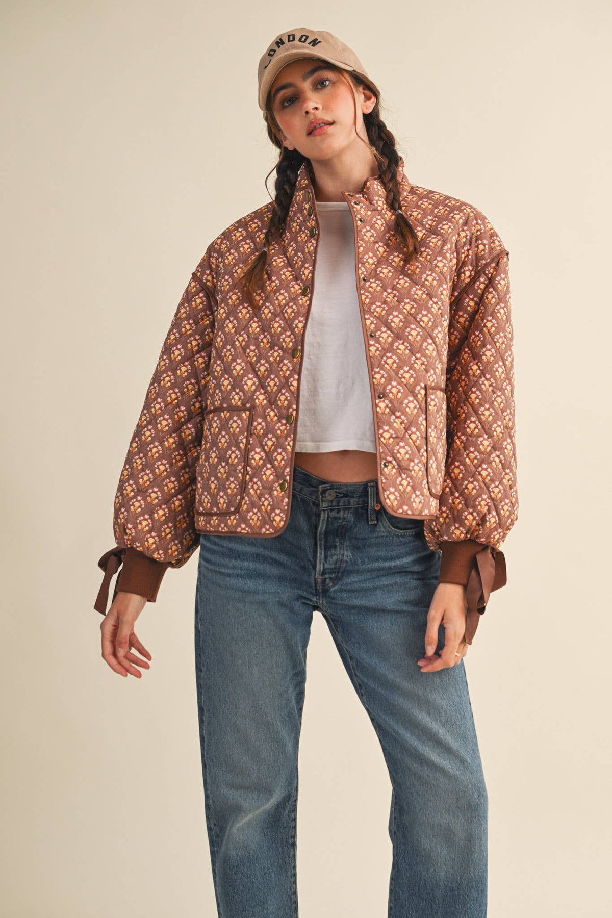 FLORAL QUILTED JACKET WITH RIBBON SLEEVE DETAIL MJK4432: Amber Multi Floral / S