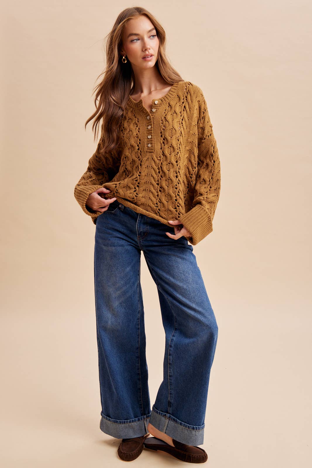 CHUNKY KNIT HENLEY SWEATER: CAMEL